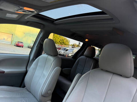 2014 Toyota Sienna