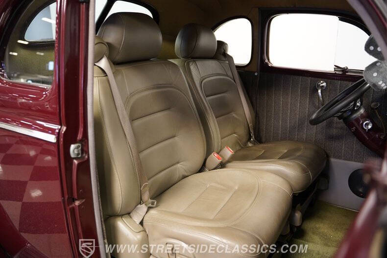 1940 Ford Deluxe