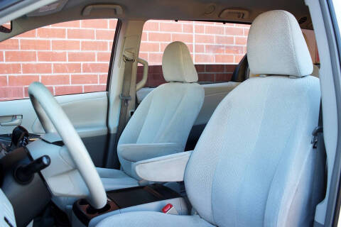 2013 Toyota Sienna LE 8-Passenger