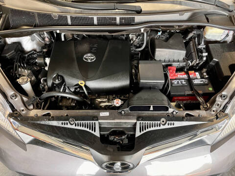 2018 Toyota Sienna LE 8-Passenger