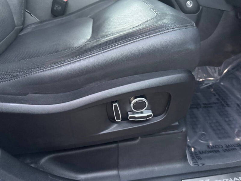 2024 Land Rover Defender 130 P400 X-Dynamic SE