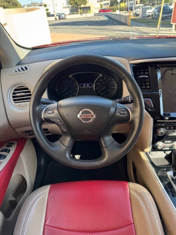 2017 Nissan Pathfinder SV