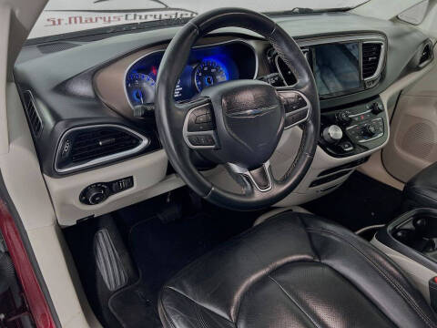 2017 Chrysler Pacifica Touring-L Plus