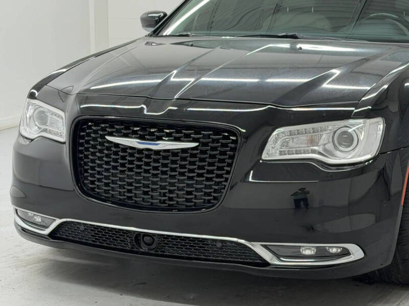 2017 Chrysler 300 C