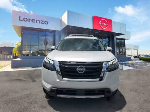 2025 Nissan Pathfinder SL