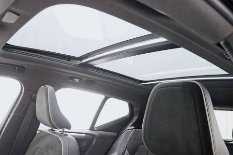 2021 Volvo XC40 Recharge Pure Electric P8