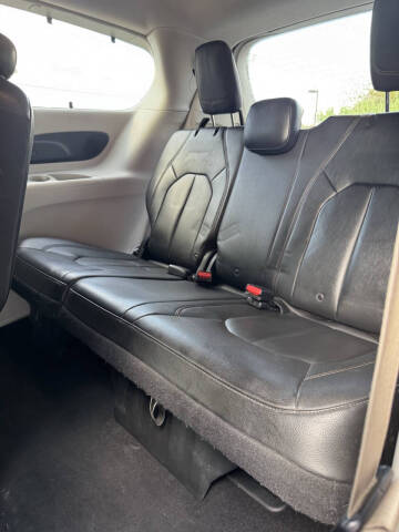 2017 Chrysler Pacifica Touring-L