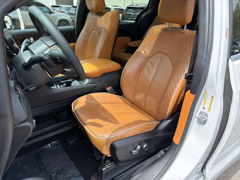 2023 Chrysler Pacifica Plug-In Hybrid Pinnacle