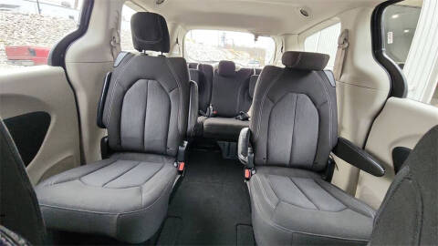 2022 Chrysler Voyager LX