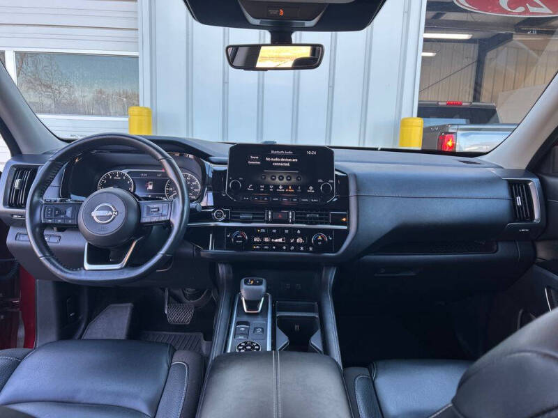 2023 Nissan Pathfinder SL