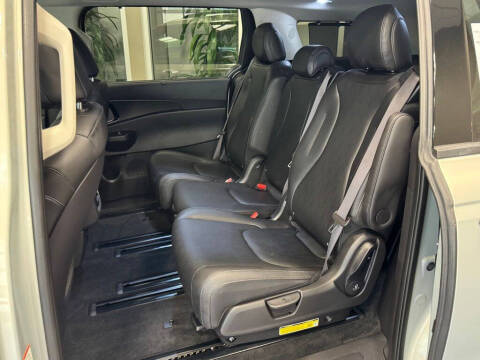 2025 Kia Carnival SX