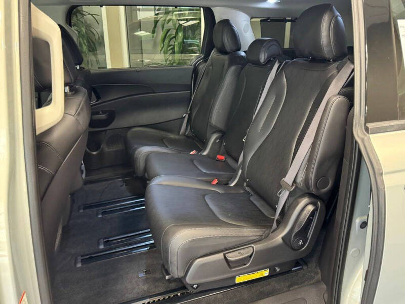 2025 Kia Carnival SX
