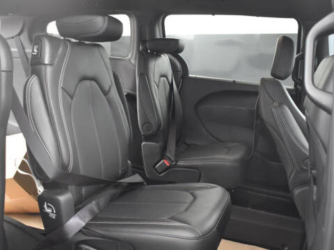 2025 Chrysler Voyager LX