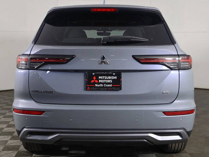 2026 Mitsubishi Outlander SE