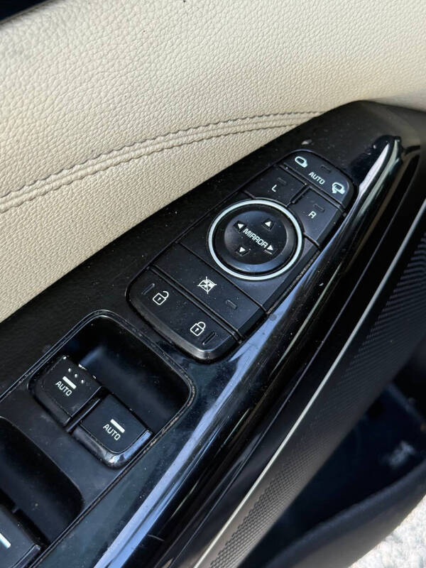 2017 Kia Cadenza Technology