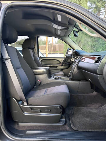 2011 GMC Yukon XL SLE