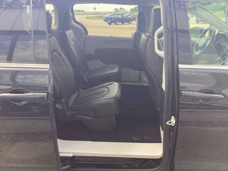 2020 Chrysler Voyager LXi