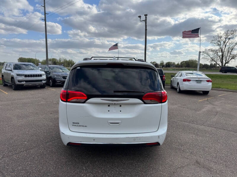 2017 Chrysler Pacifica Touring Plus