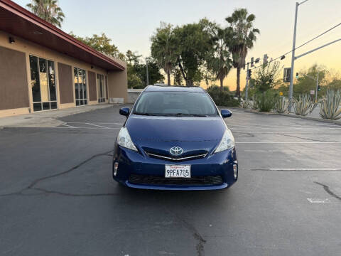 2013 Toyota Prius v Three
