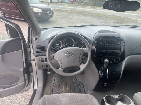 2004 Toyota Sienna LE 7 Passenger