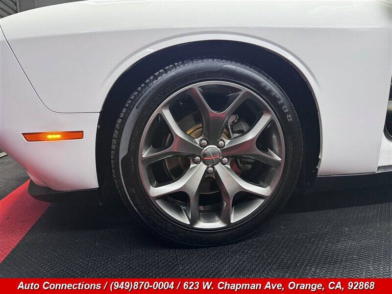 2015 Dodge Challenger SXT Plus