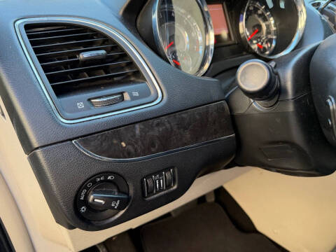 2014 Chrysler Town and Country Touring