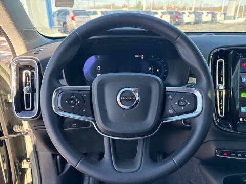 2025 Volvo XC40 B5 Plus Bright Theme
