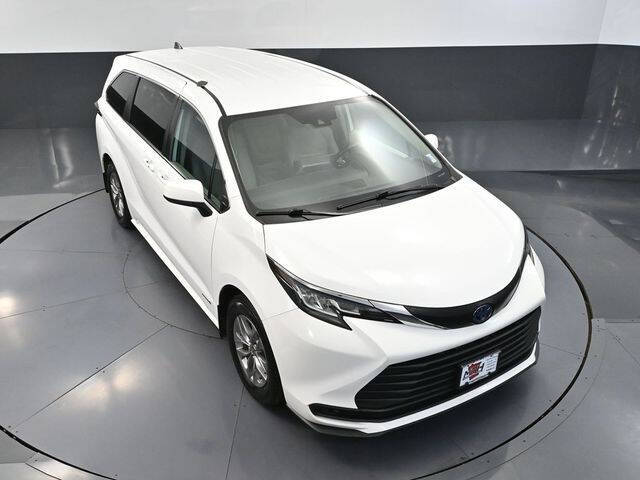 2021 Toyota Sienna LE 8-Passenger