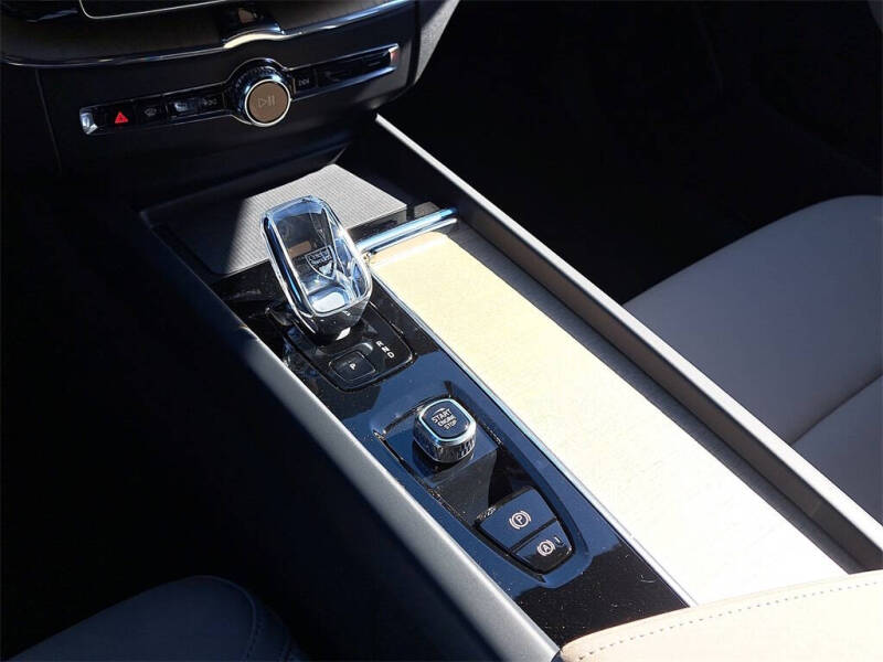 2026 Volvo XC60 T8 Plus