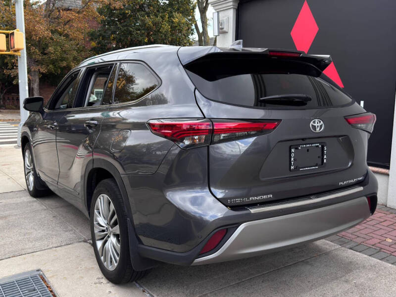 2022 Toyota Highlander Platinum