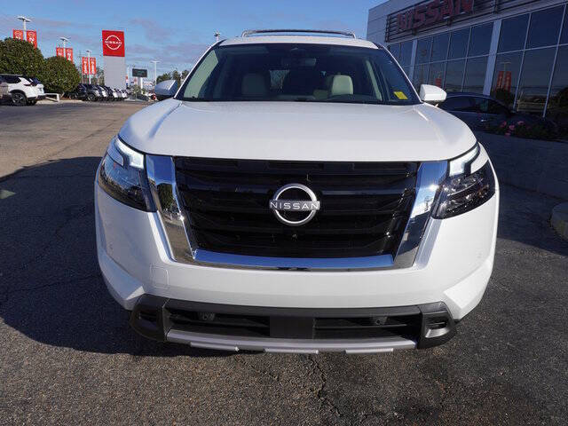 2025 Nissan Pathfinder SL