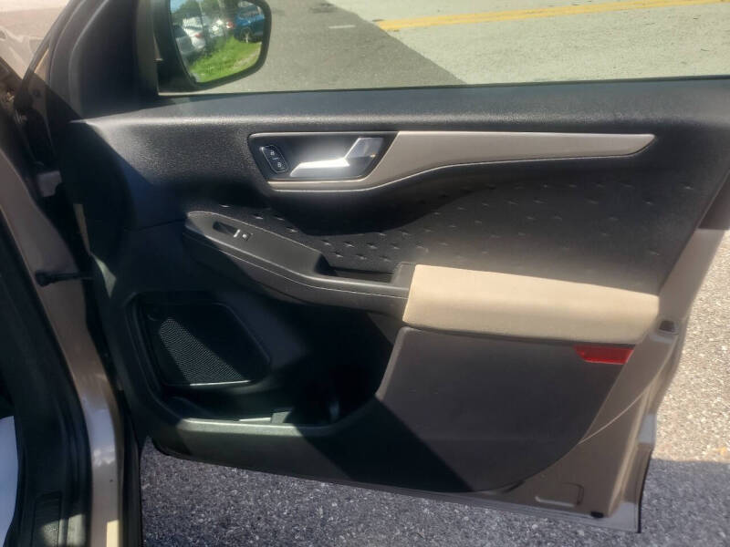 2020 Ford Escape SE