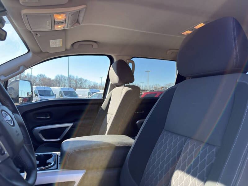 2024 Nissan Titan XD SV