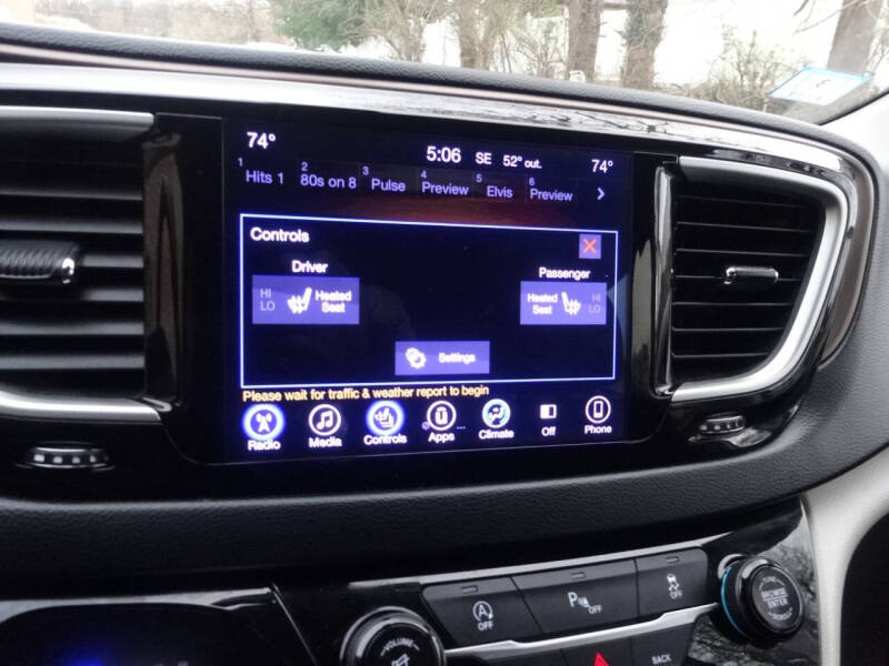2017 Chrysler Pacifica Touring-L