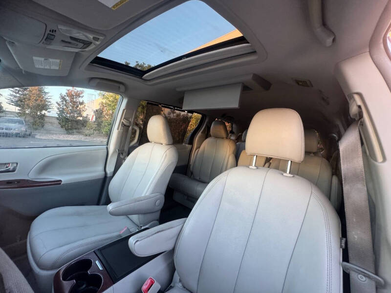 2013 Toyota Sienna XLE 7-Passenger Auto Access Seat