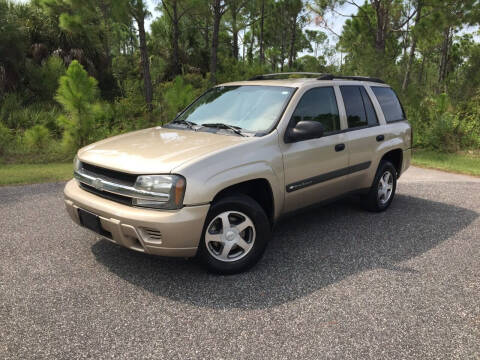 2004 Chevrolet TrailBlazer for sale at VICTORY LANE AUTO SALES in Port Richey FL