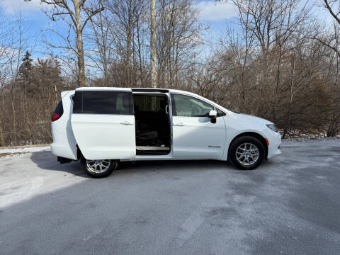 2023 Chrysler Voyager LX
