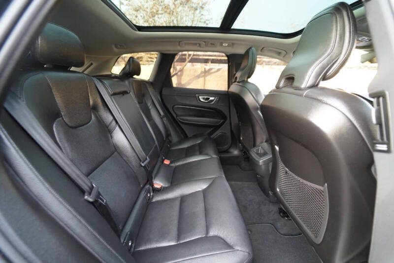 2025 Volvo XC60 B5 Plus Dark Theme