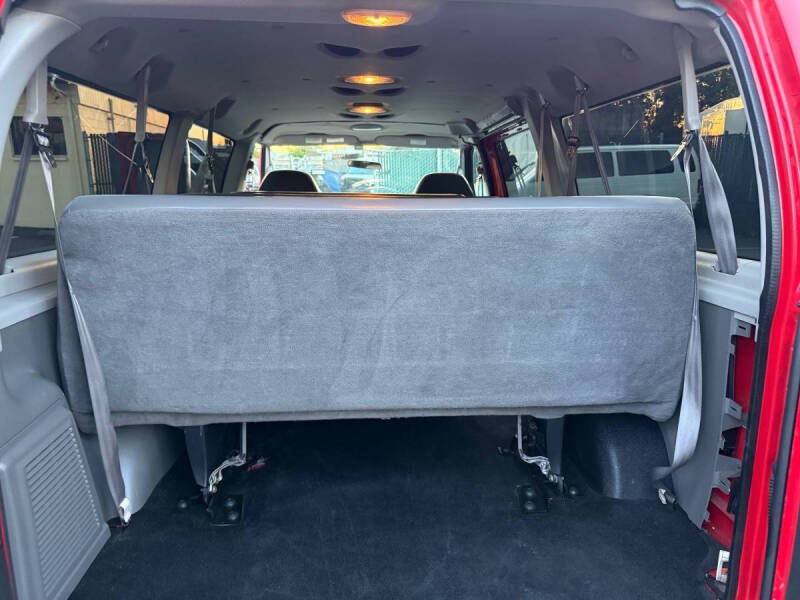2006 Ford E-Series E-350 SD XLT