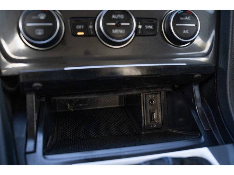 2017 Volkswagen e-Golf SEL Premium