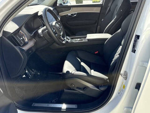 2025 Volvo XC90 B6 Plus Bright Theme 7P