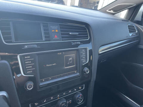 2016 Volkswagen Golf R 4Motion