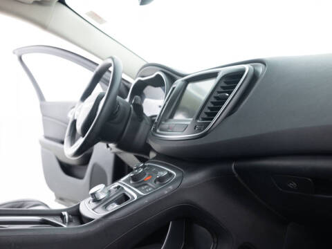 2017 Chrysler 200 Limited Platinum