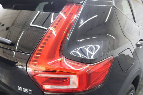 2025 Volvo XC40 B5 Plus Dark Theme