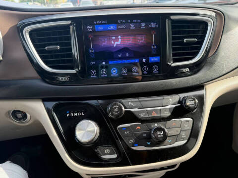2017 Chrysler Pacifica Touring-L Plus