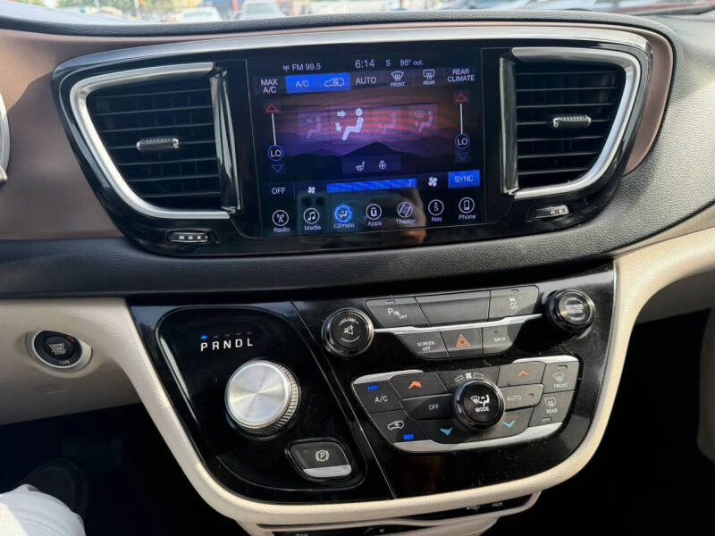 2017 Chrysler Pacifica Touring-L Plus