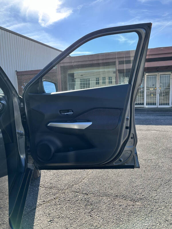 2020 Nissan Kicks SR