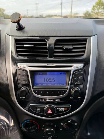 2012 Hyundai Accent SE