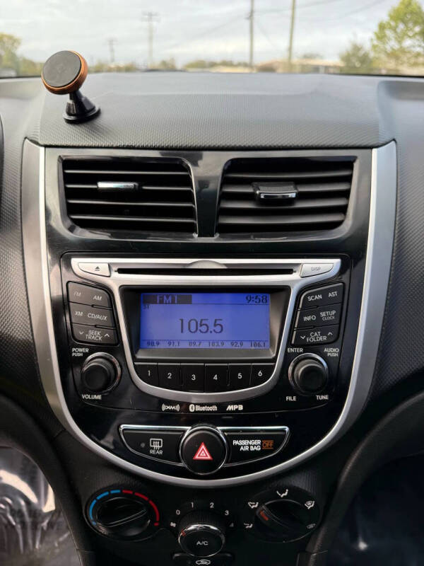 2012 Hyundai Accent SE