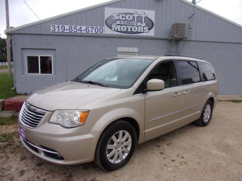 2014 Chrysler Town and Country for sale at SCOTT FAMILY MOTORS in Springville IA